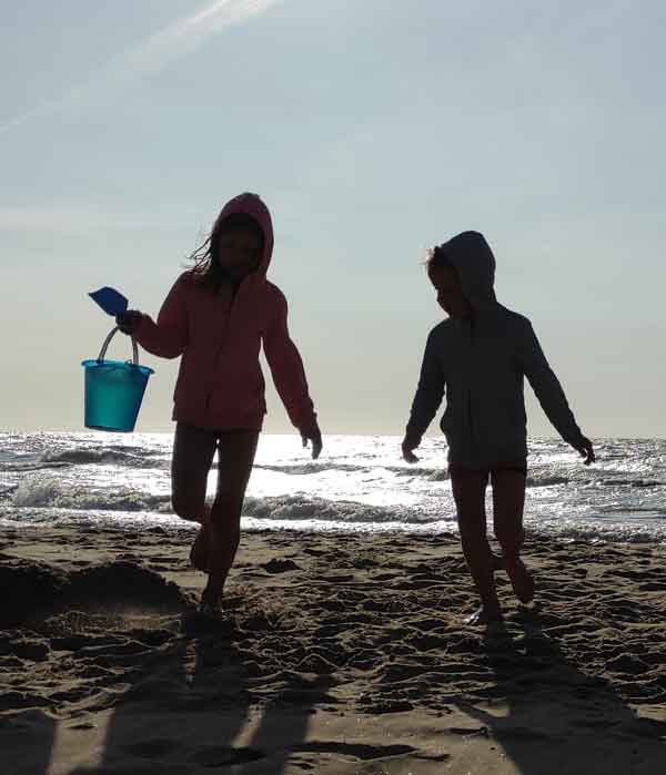 Kinder am Strand